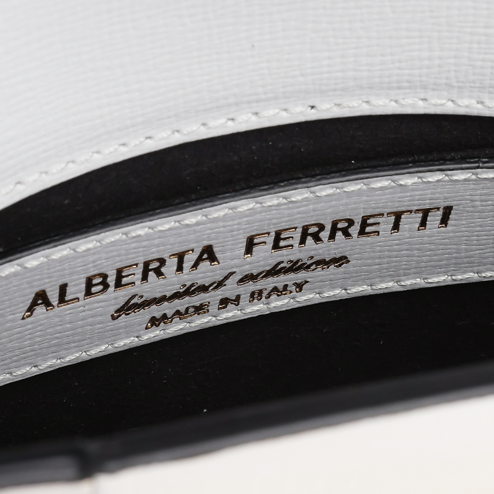 Superfleamarket_Toni_Garrn-luxury bag-Alberta-Ferretti-albi-white-gold-black-logo-second hand-logo